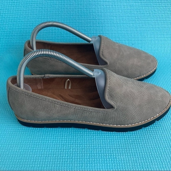 Cliffs Dallis Faux Suede Snake Embossed Slip On Loafer Taupe 8.5 - Picture 1 of 9